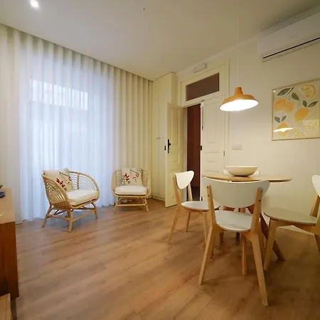 4br Parking- Fam & Friends